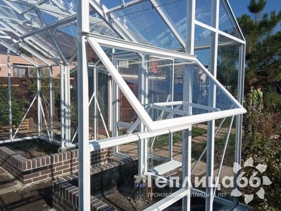 Теплица botanik T с мини-тамбуром под стекло (14 м²)