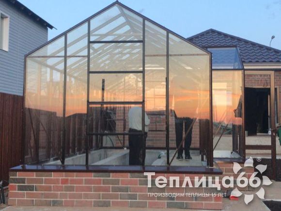 Теплица botanik T с мини-тамбуром под стекло (14 м²)