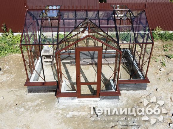 Теплица botanik T с мини-тамбуром под стекло (14 м²)