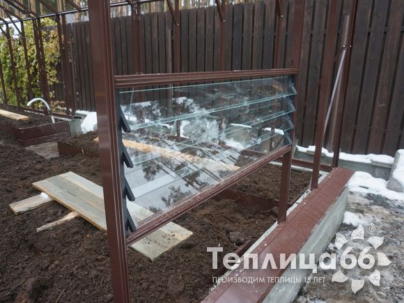 Форточка торцевая жалюзийная для теплиц botanik на 4 стекла, 100 мм